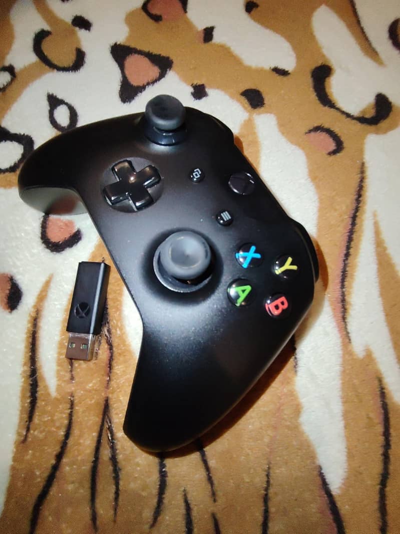 2 Xbox Controllers 7