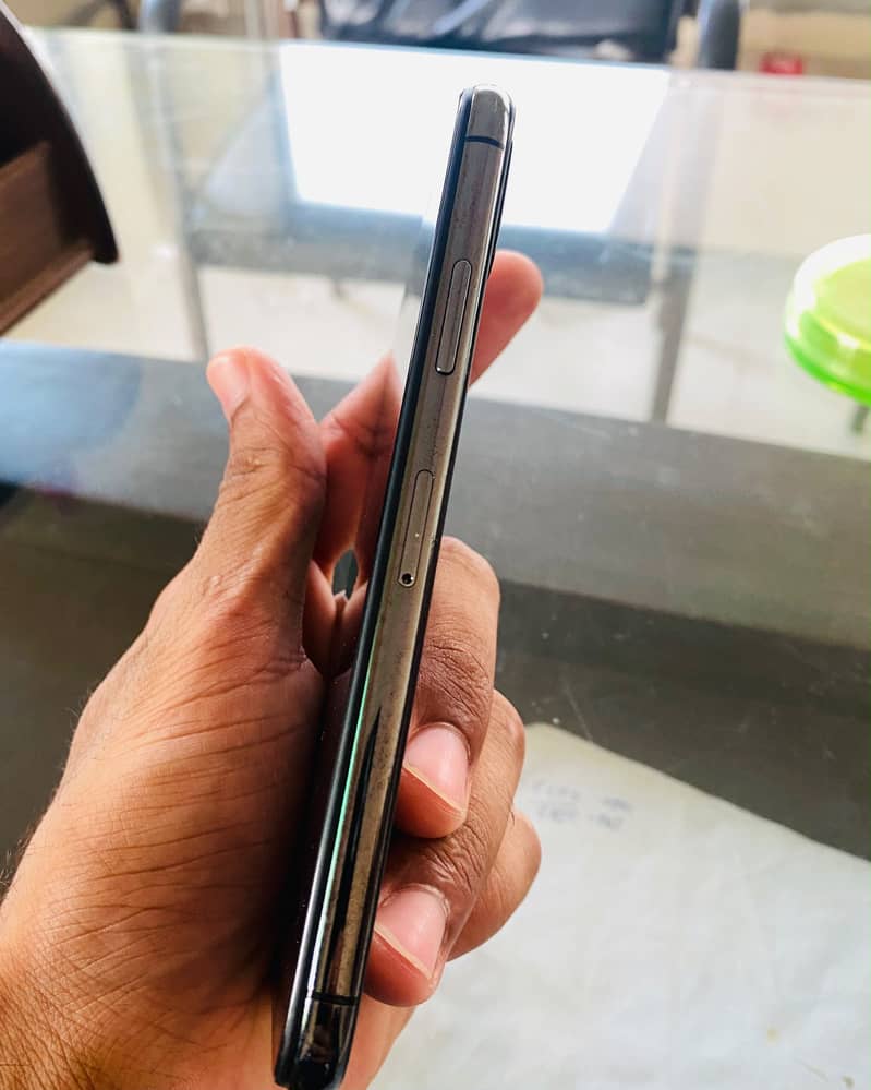 Apple iPhone X 4