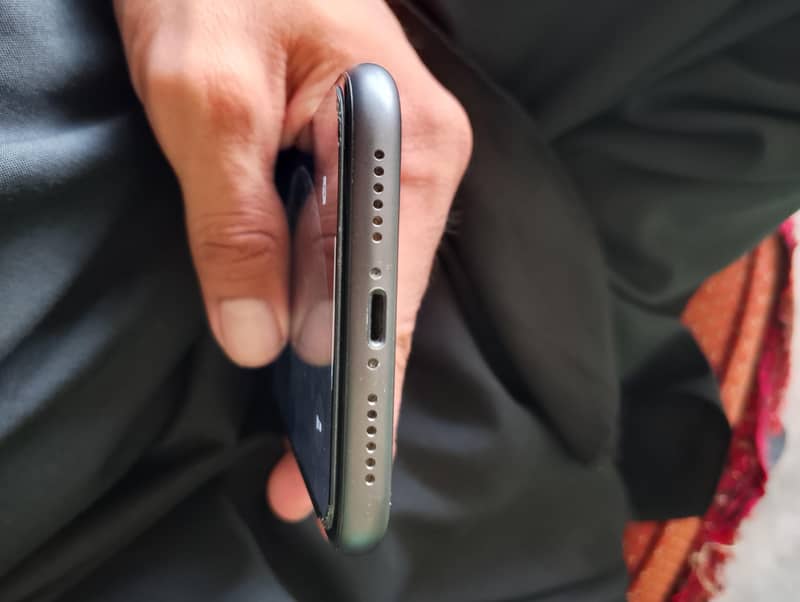 Apple iPhone 11 3