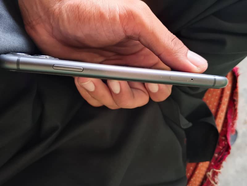 Apple iPhone 11 5