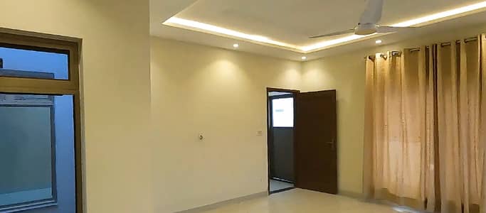 5.5 Marla House Is Available For Sale In wahdat Road Lahore
