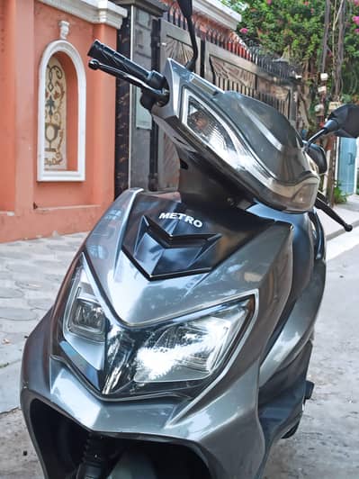 Metro Thrill Electric Scooter 2024, Graphine batteries