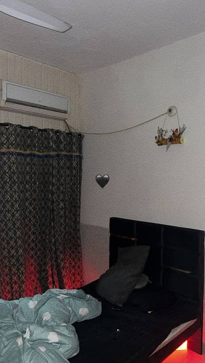 Single bed (velvet)