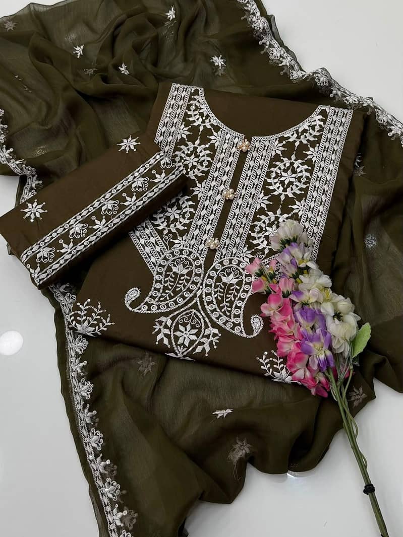 ہمارے ہاں تمام برانڈڈ کپڑے مردانہ اور زنانہ ورائٹی دستیاب ہے 0