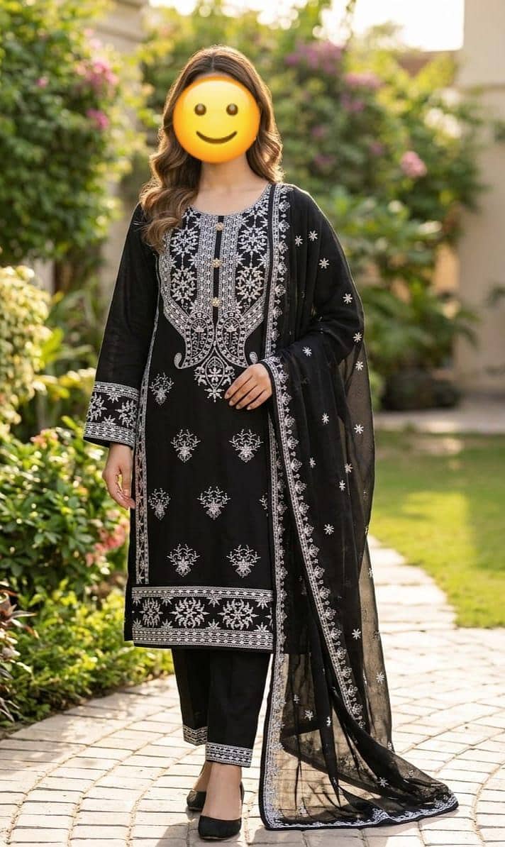 ہمارے ہاں تمام برانڈڈ کپڑے مردانہ اور زنانہ ورائٹی دستیاب ہے 1