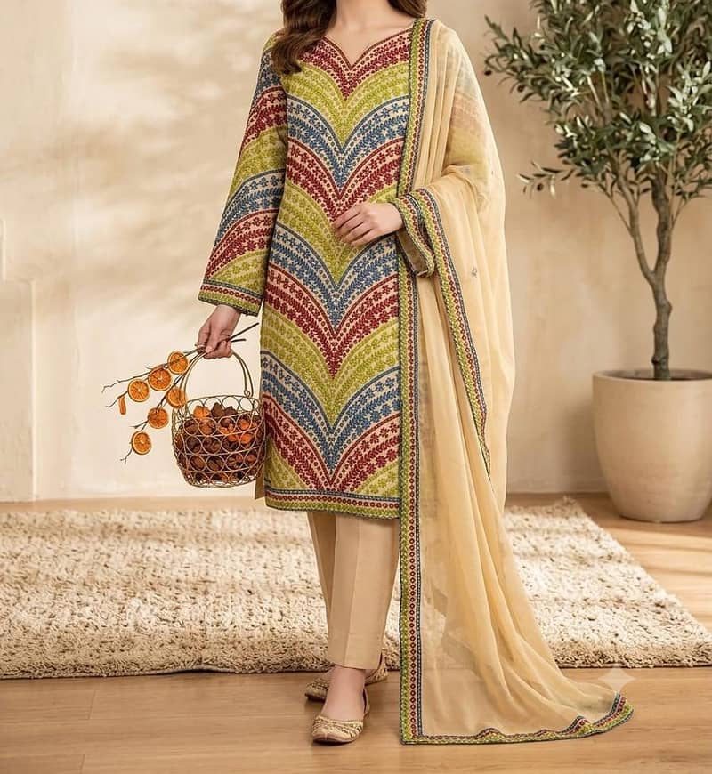 ہمارے ہاں تمام برانڈڈ کپڑے مردانہ اور زنانہ ورائٹی دستیاب ہے 3