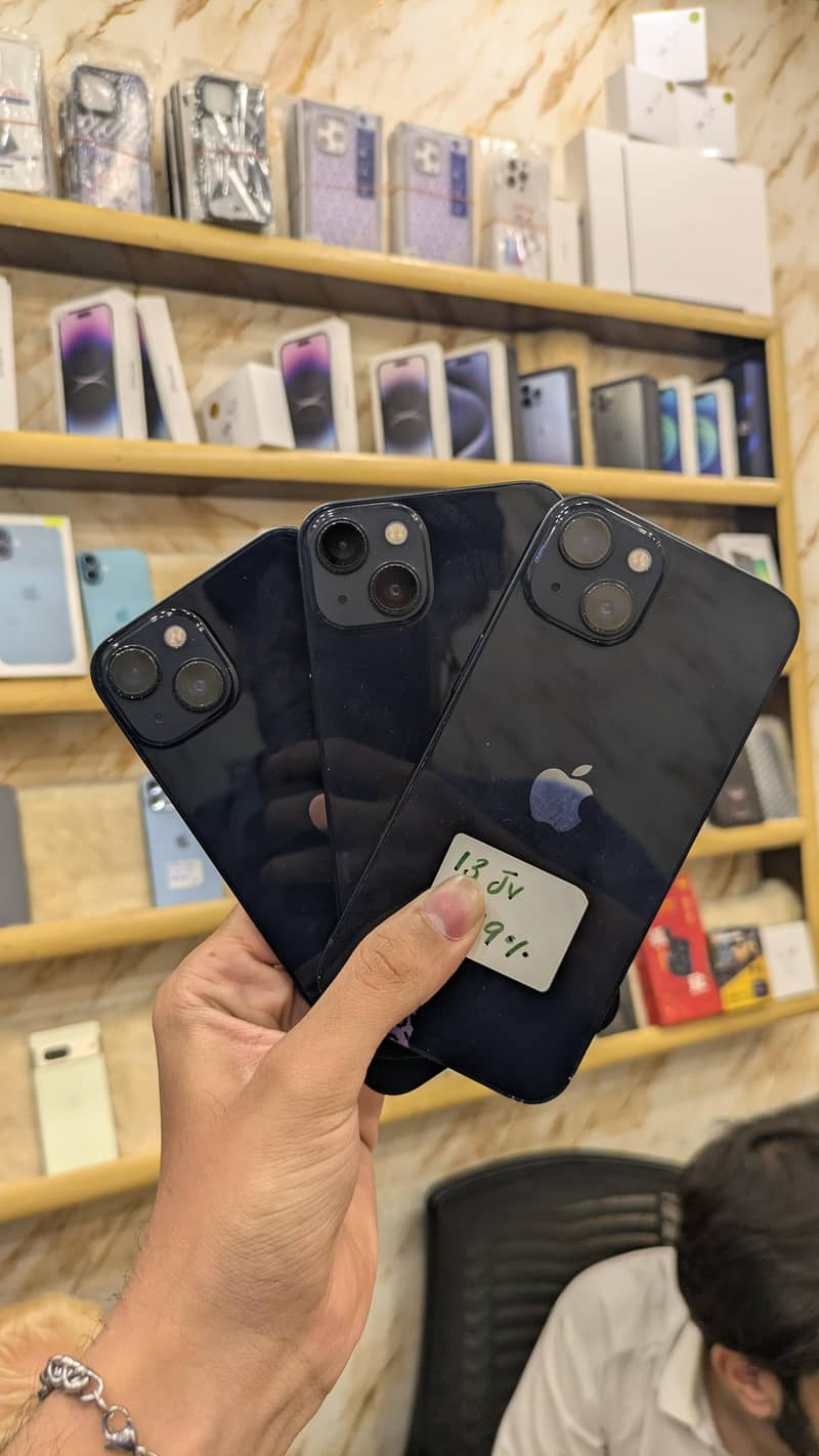 Apple iPhone 13 0
