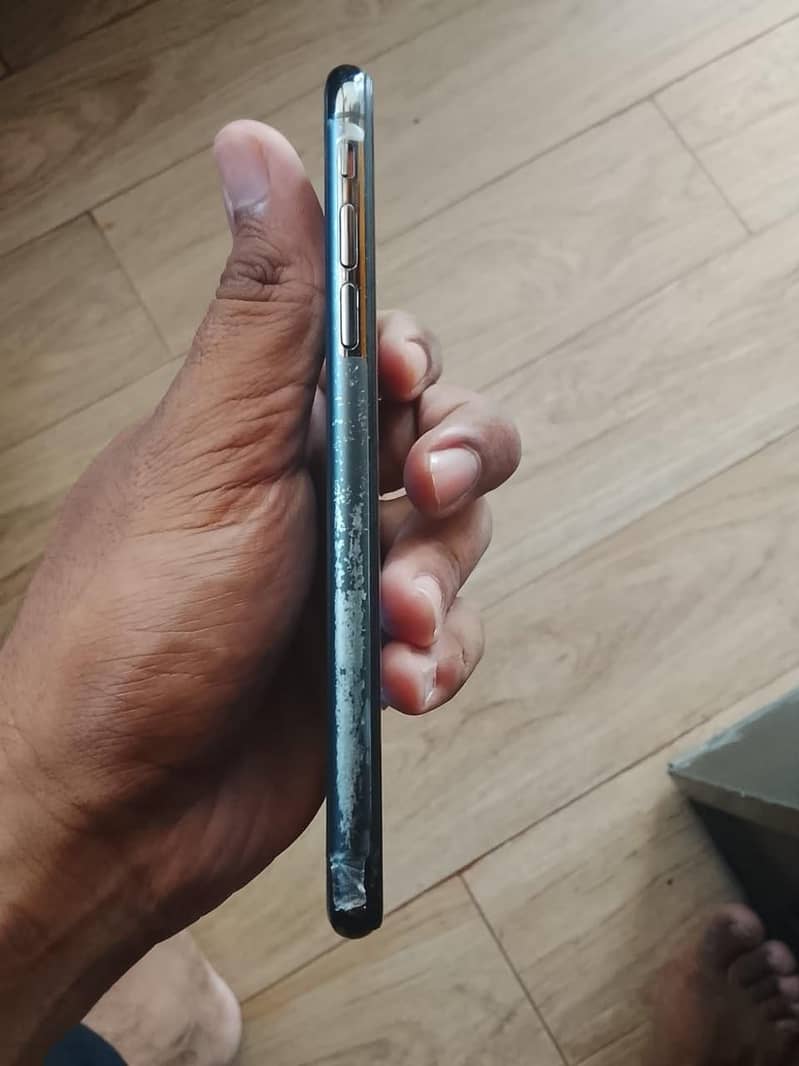 Apple iPhone X 3