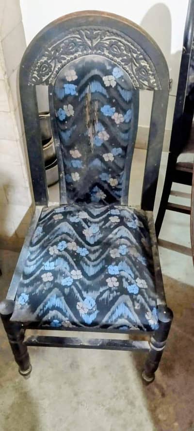 dinning table and chairs