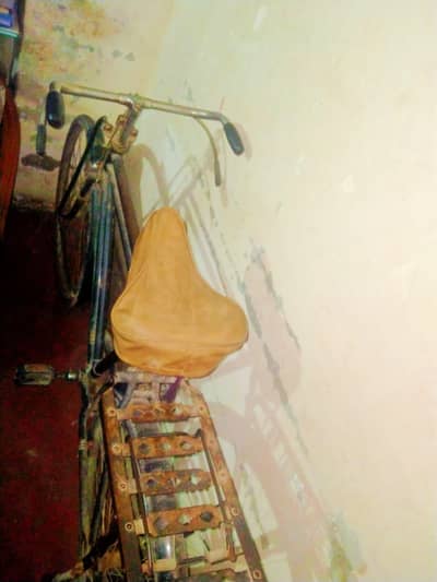 very good condition and it's urgent too sell fast