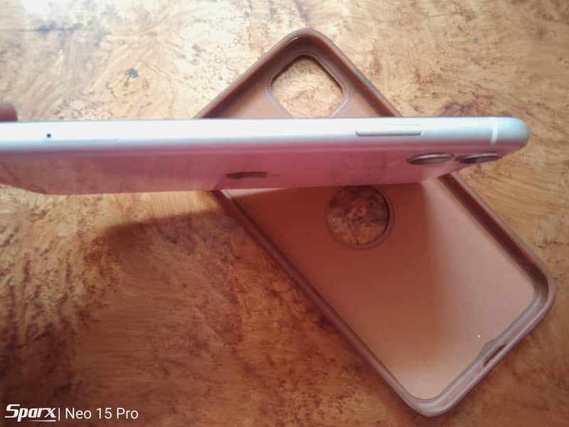 Apple iPhone 11 3