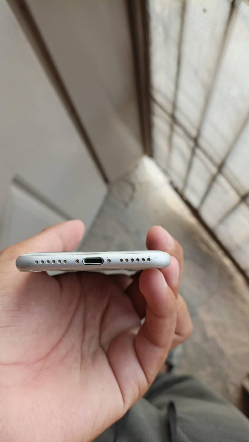 Apple iPhone 8 1