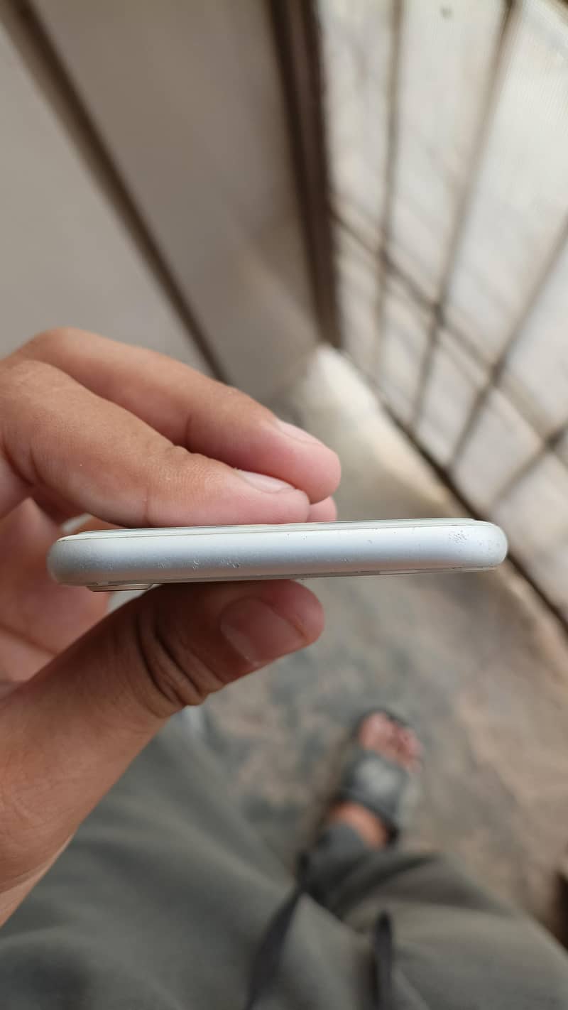 Apple iPhone 8 3