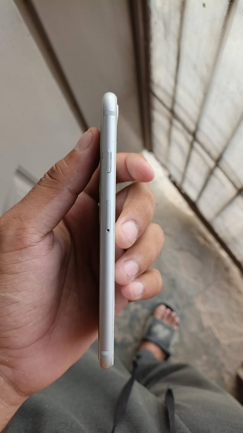 Apple iPhone 8 4