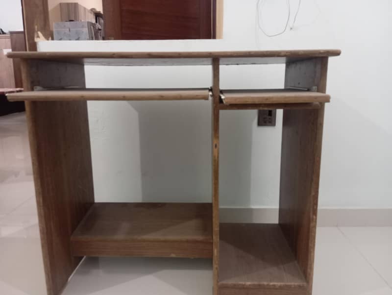 Computer Table 6/10 condition 1