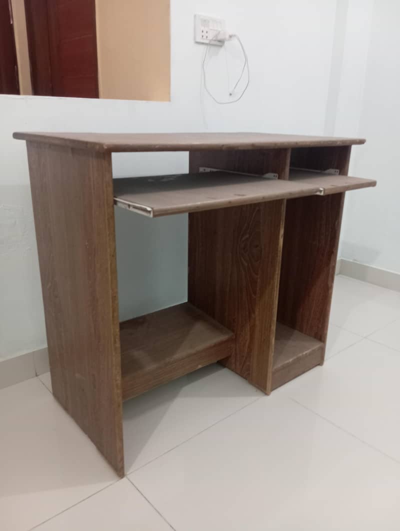 Computer Table 6/10 condition 2