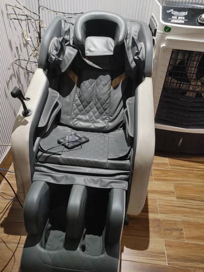 JC Buckman Massage Chair, Zero Gravity + Heat