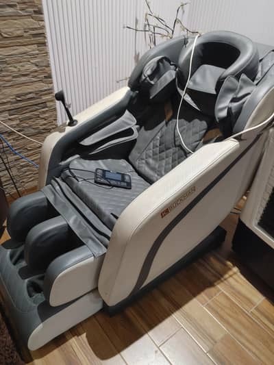 JC Buckman Massage Chair, Zero Gravity + Heat