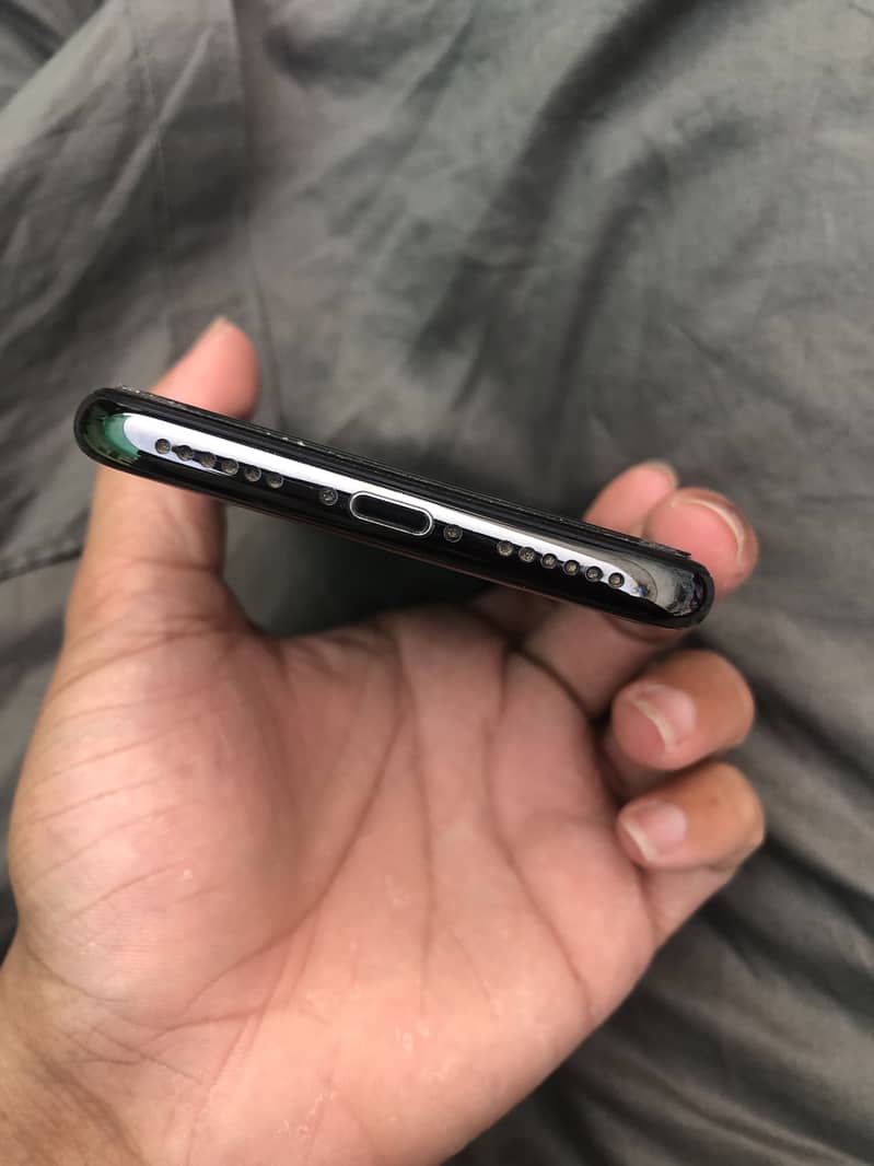 Apple iPhone X 3