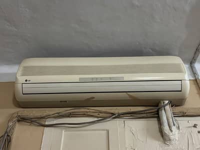 LG Split 1.5 For sale in excellent condition Heat and Cool