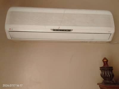 LG Good condition {Simple} 1 ton