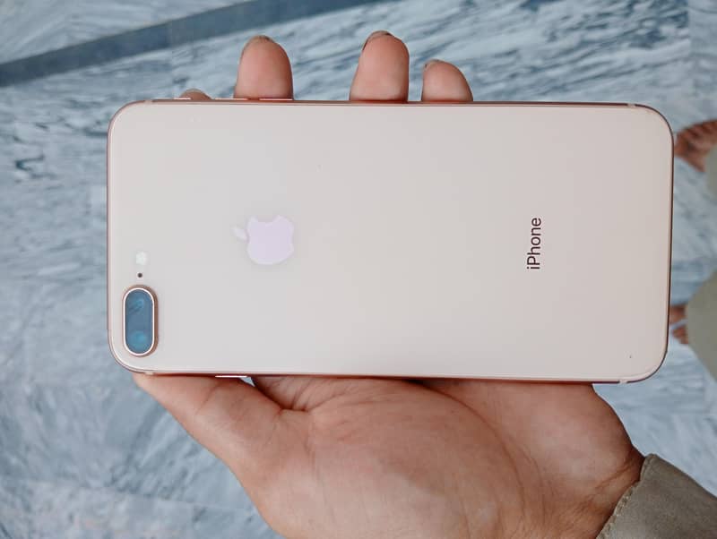 Apple iPhone 8 Plus 2