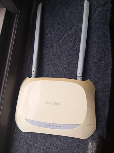 TP-Link 300Mbps Wireless Wi-Fi Router (Excellent Condition)