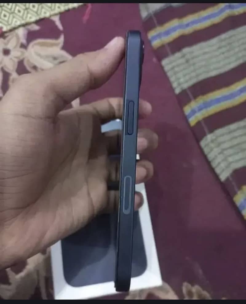 Apple iPhone 13 2