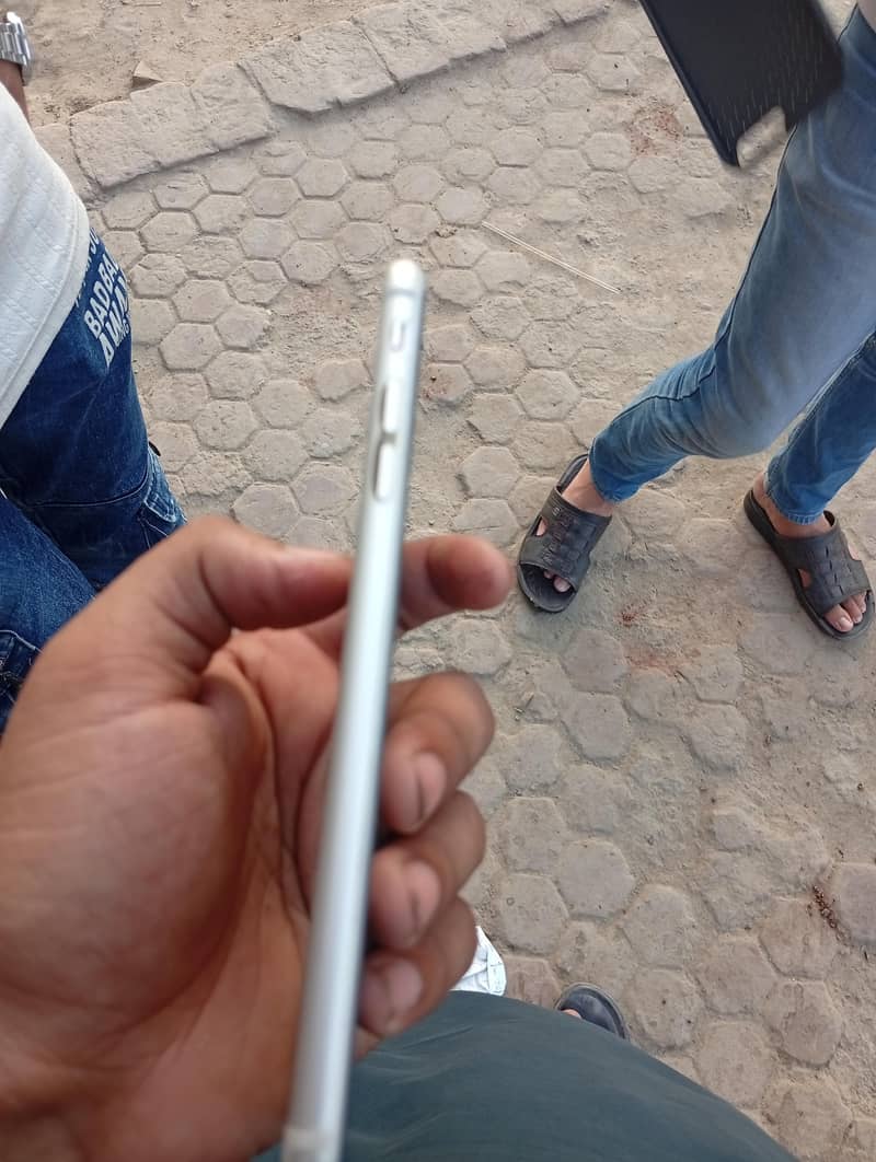 iPhone 0
