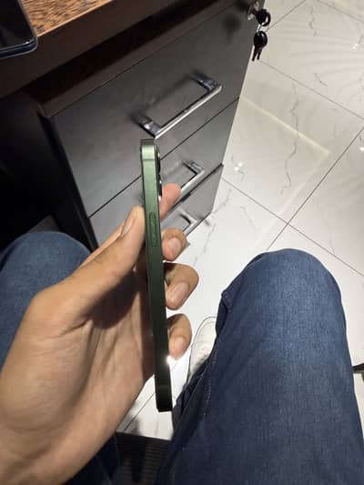 Apple iPhone 13