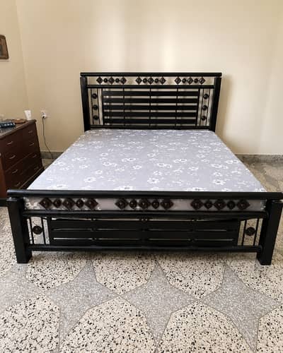 Double beds / wardrobes / cupboard / dressing table / single bedset