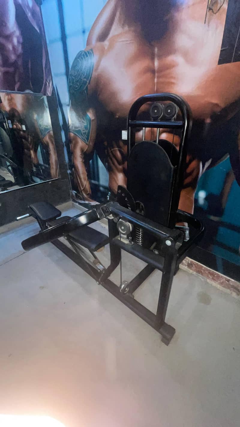 chest press commando 1