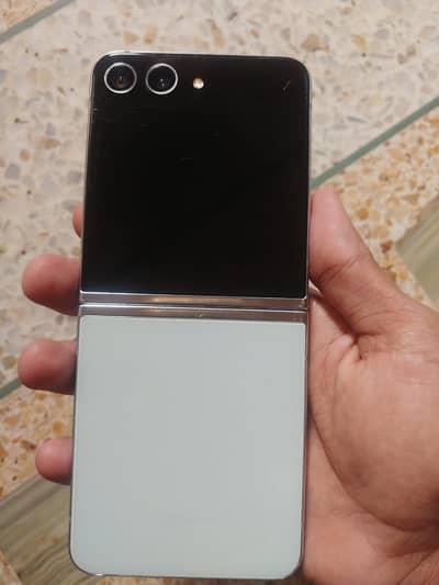 Samsung Mobile Z Flip 5 snadragon 8 gen 2 non pta 8/512 "Read add"