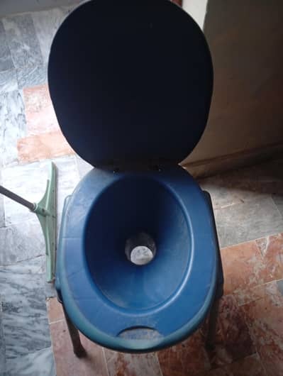 commode chair and stick