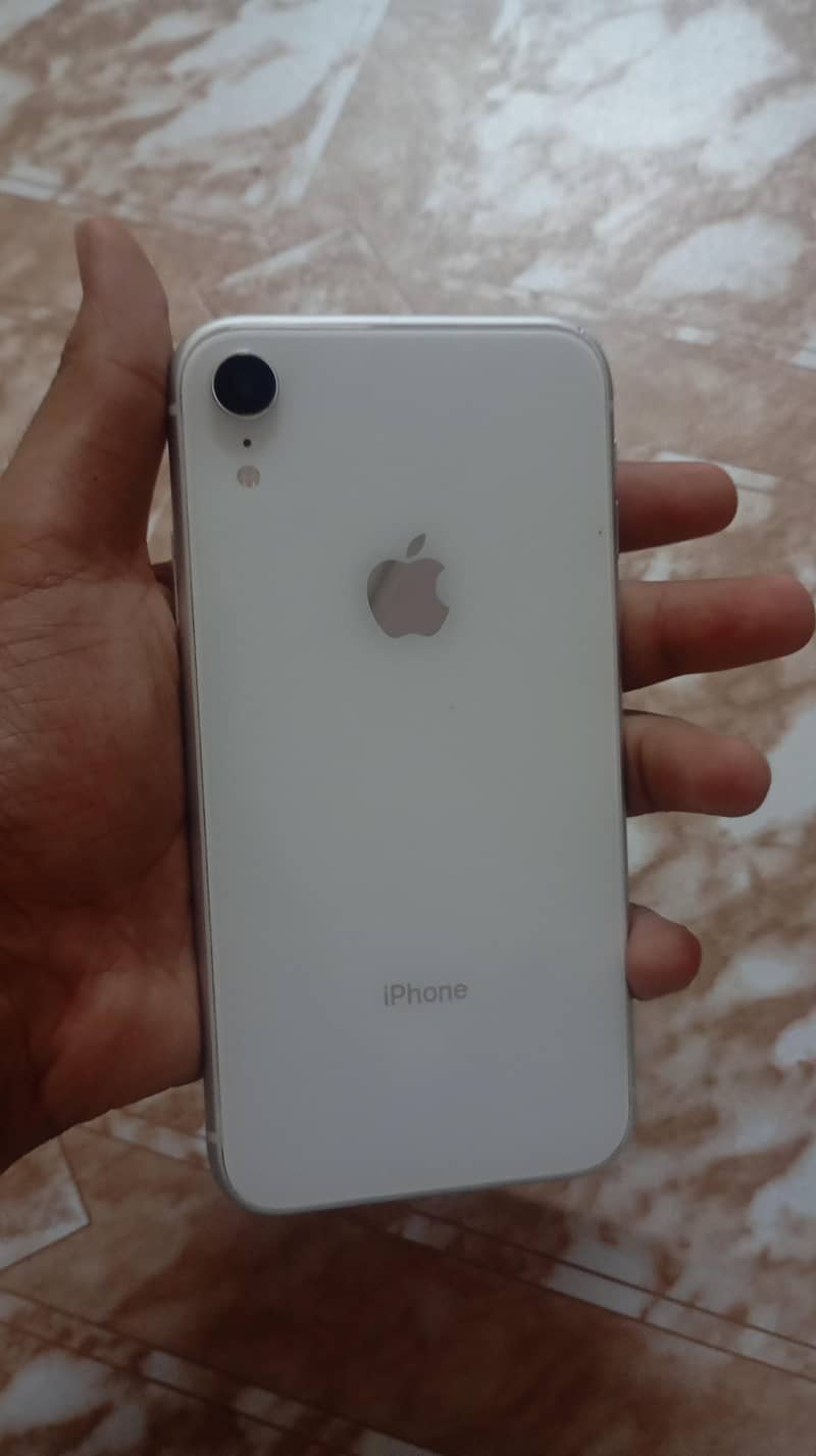 Apple iPhone XR 1