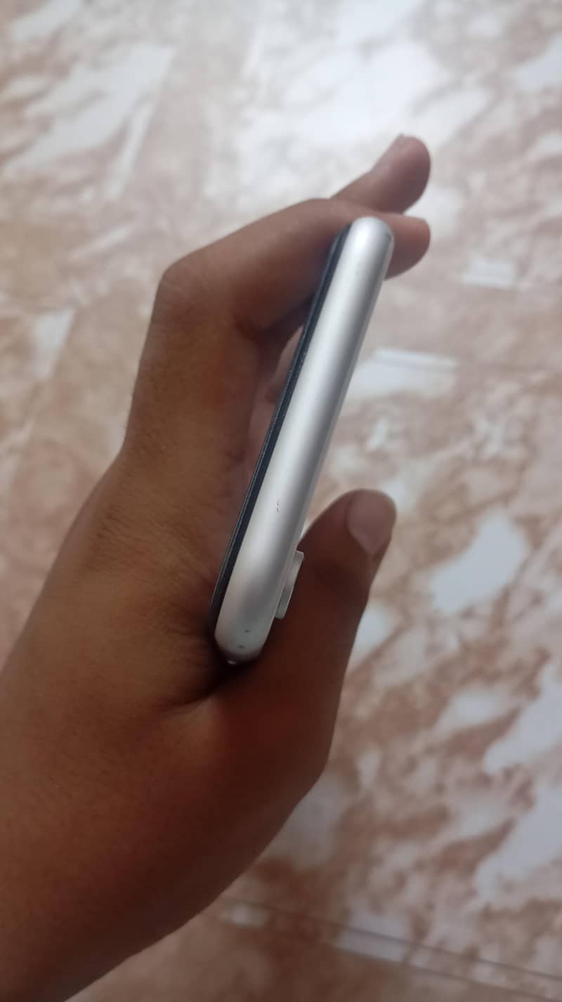Apple iPhone XR 5