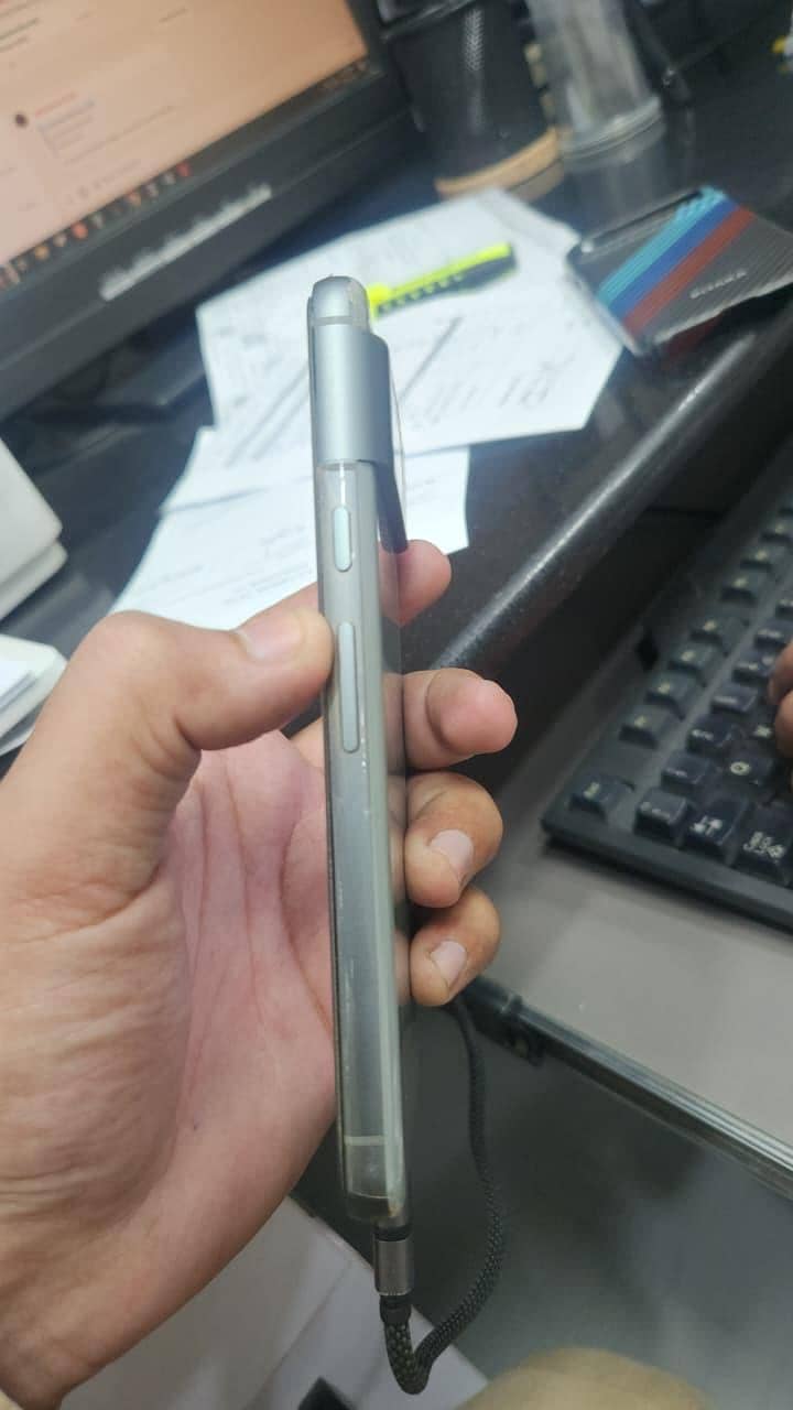 Google Pixel 8 4