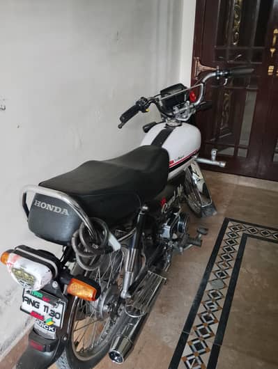 Honda CD70 . . 23/22