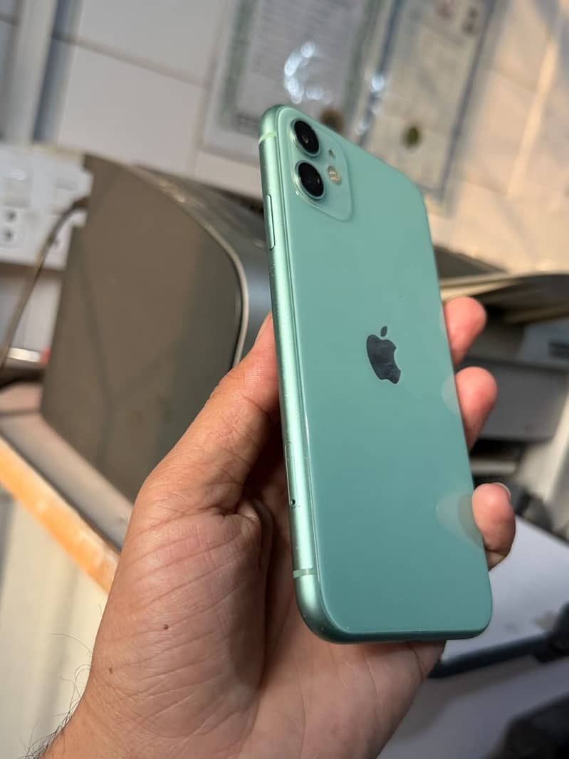 Apple iPhone 11 3