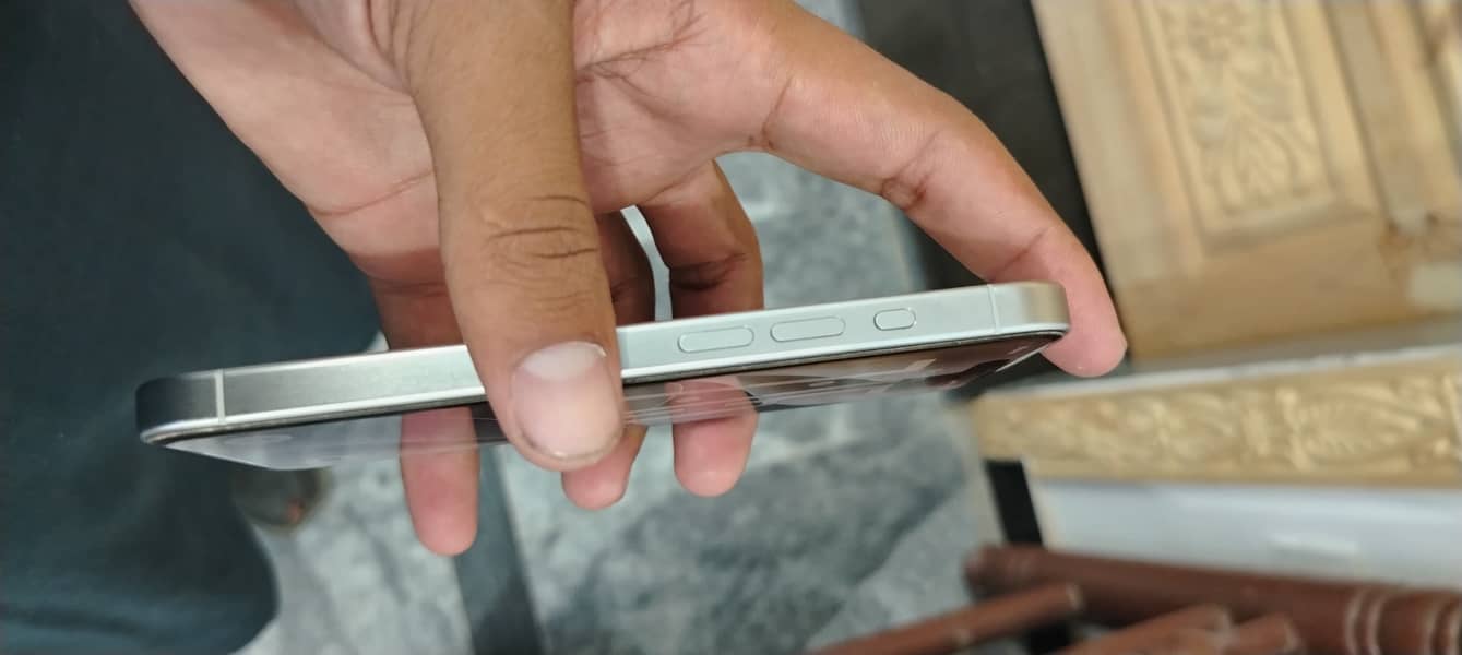 iPhone 15 pro 3
