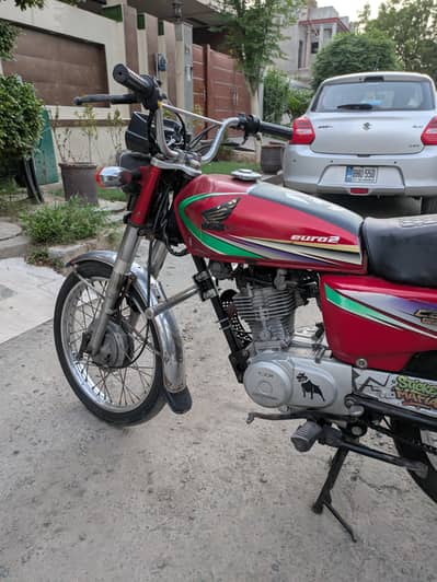 Honda 125 2014 model golden number laga howa hai