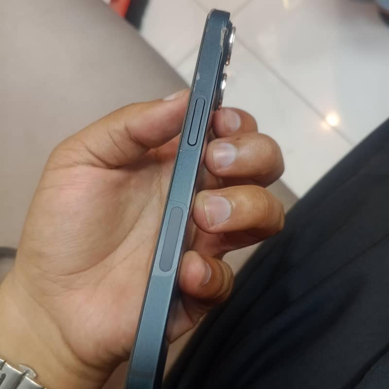 Apple iPhone 13 2