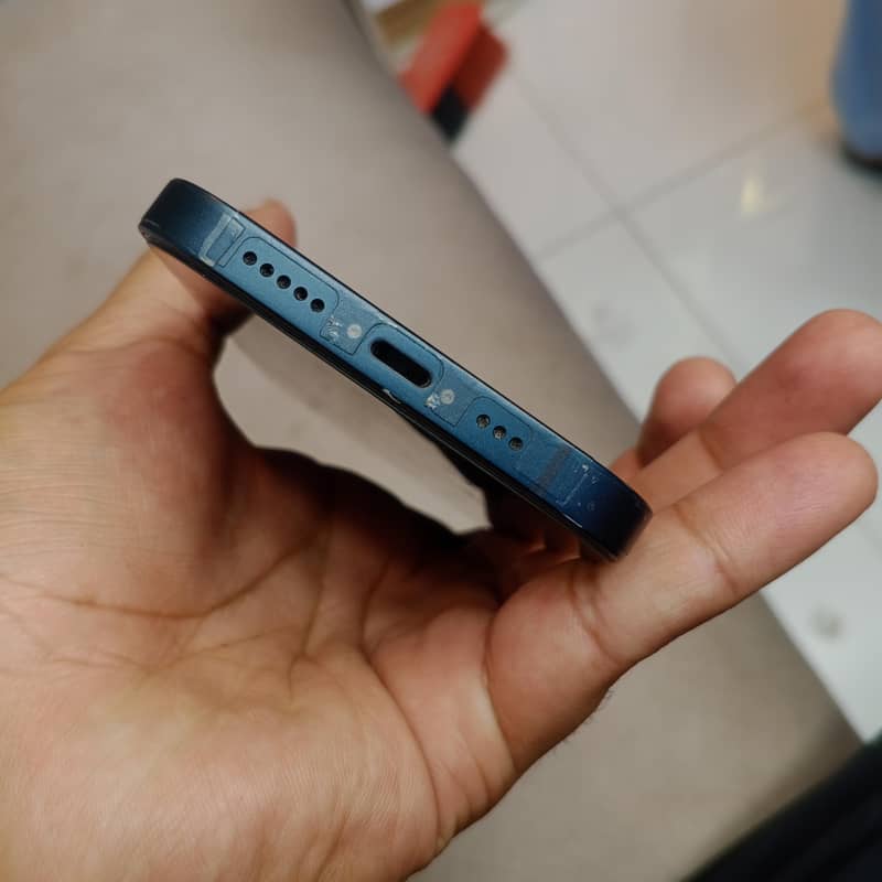Apple iPhone 13 4