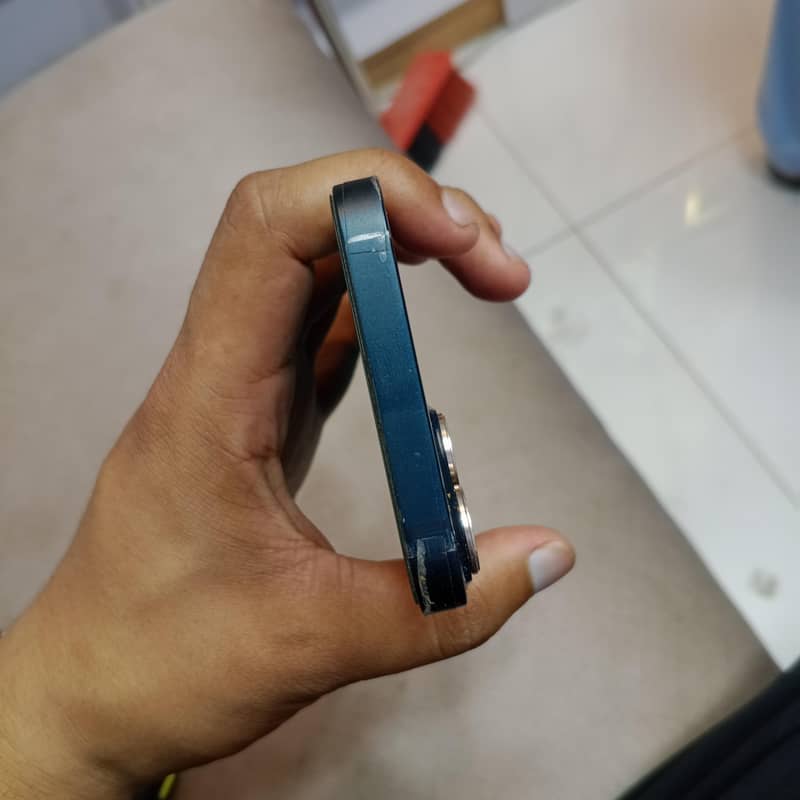 Apple iPhone 13 5