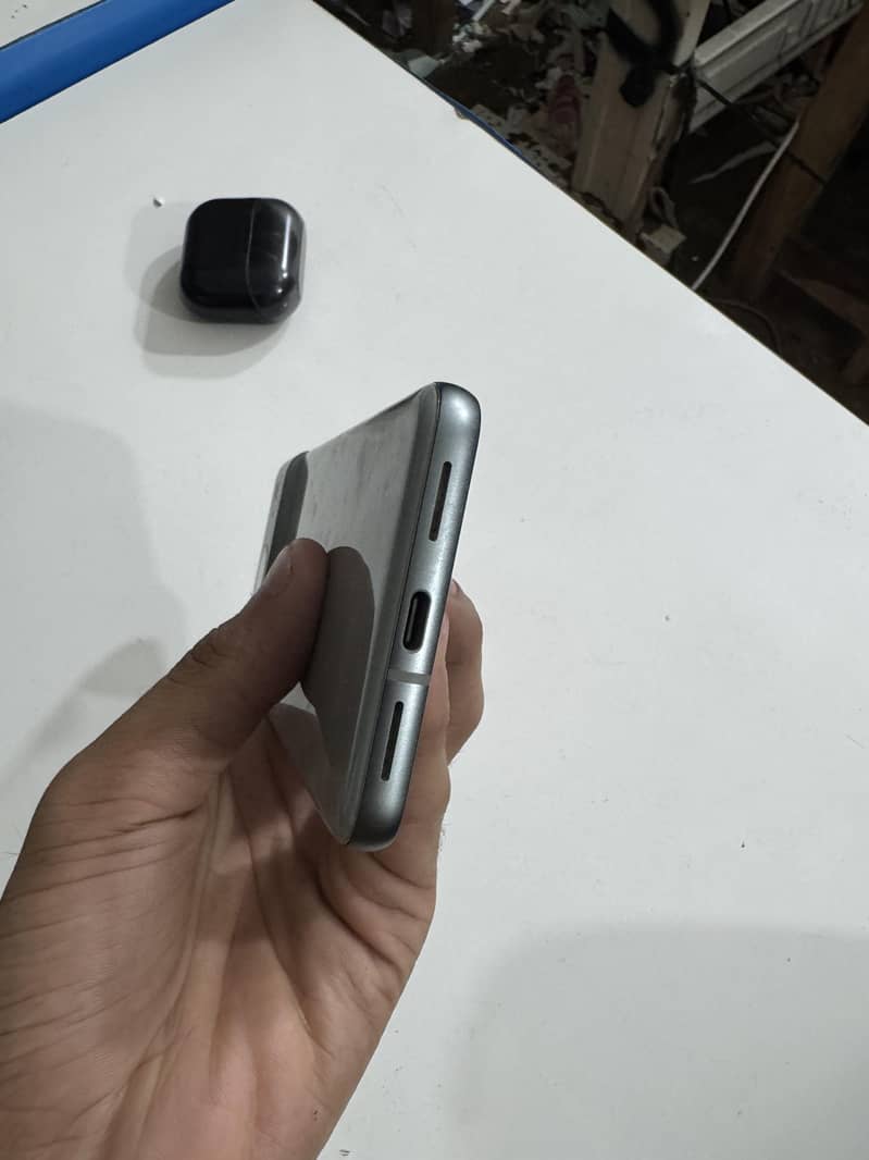 Google Pixel 8 6