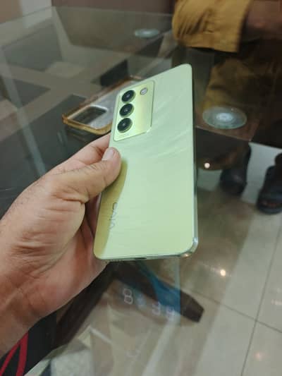 Vivo Y100