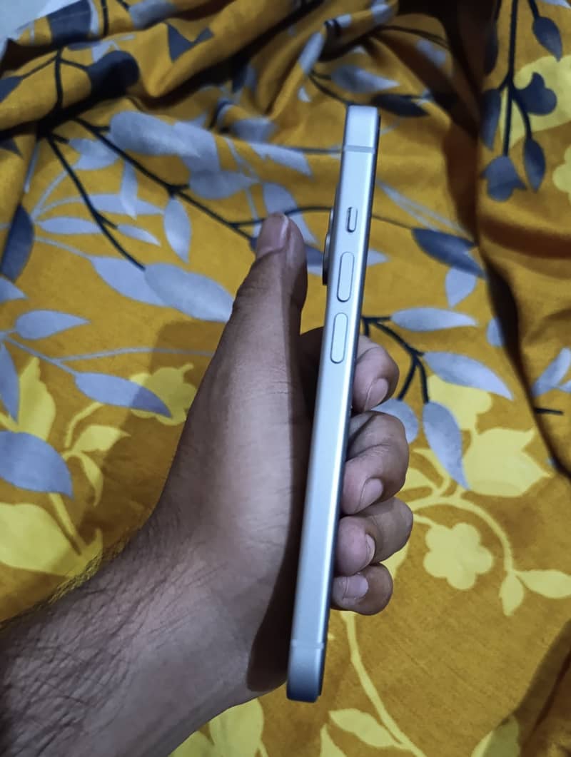 Apple iPhone 15 3