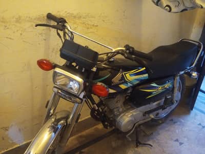 Honda cG 125 black 2026 model manufacture 2025 4335 kM driven first