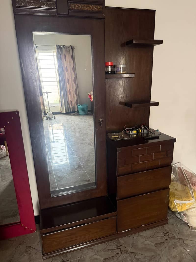Dressing table 0