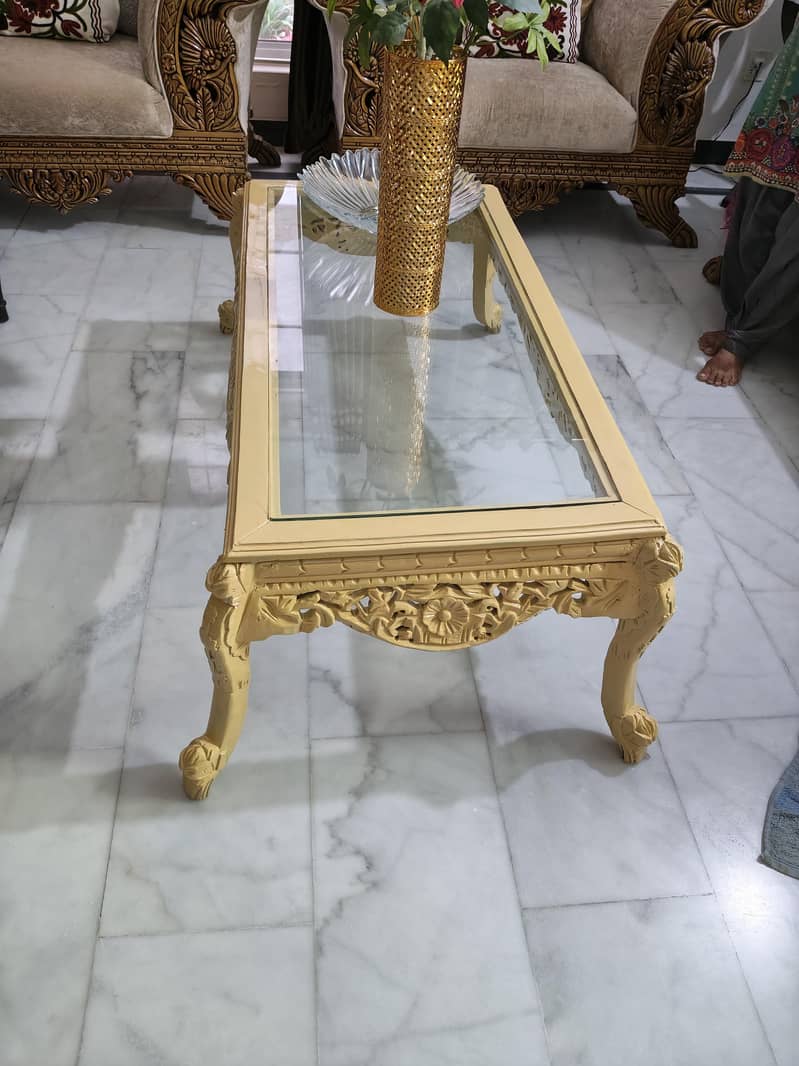 Center Table 0